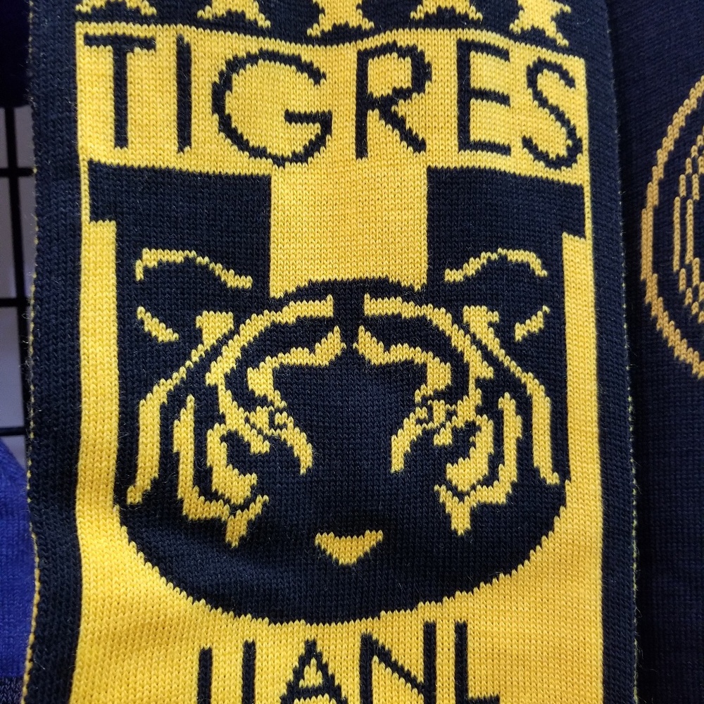 Tigres scarf